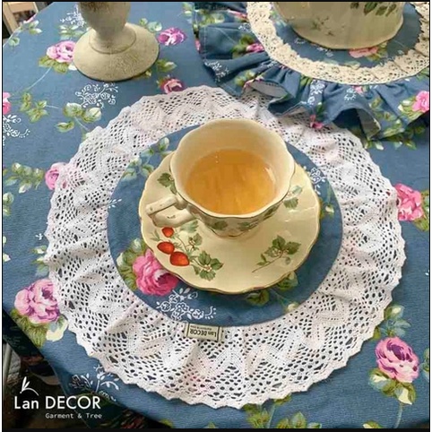 Tấm lót ren Landecor họa tiết hoa sang trọng trang trí bàn ăn, bàn trà