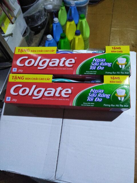 Combo  2 cây  kem đánh răng  Colgate ngừa sâu răng tối đa 225g có tặng kèm bàn  chải.