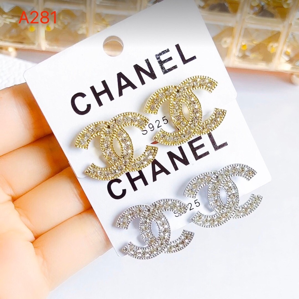 Khuyên Tai Dạng Tròn Bằng Thép Titan In Logo Thời Trang Dành Cho Nữ