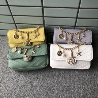 Túi LYN huy hiệu size 18 ( inbox shop chọn màu nhé)