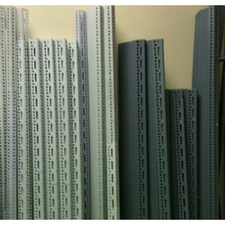 Thanh sắt v lỗ 30x50 dầy 1,8ly dài 2m