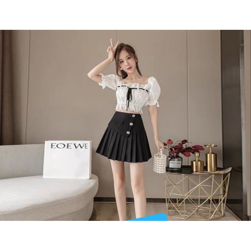 Chân váy xòe ngắn xếp ly ba cúc siêu xinh | BigBuy360 - bigbuy360.vn