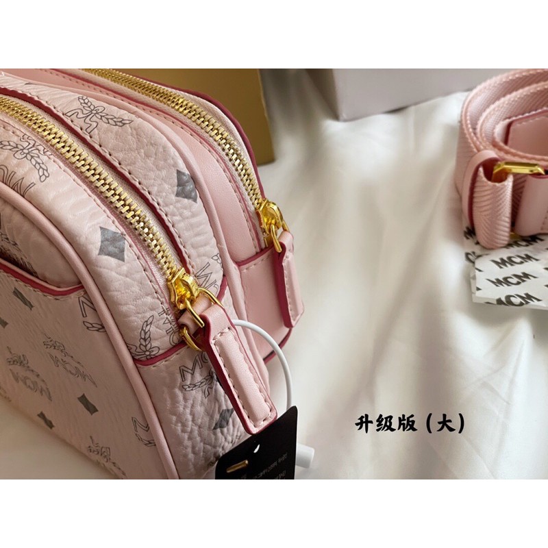 Túi đựng máy ảnh da in logo dây đeo to bằng vải MCM