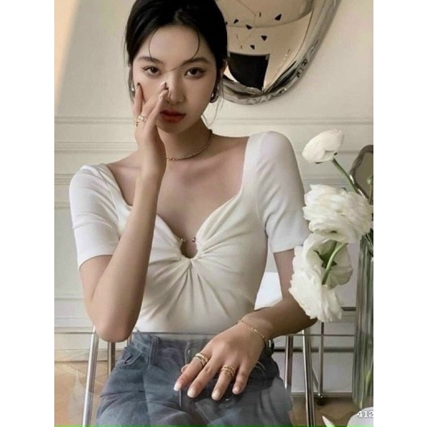 áo thun body tay ngắn phối khuy