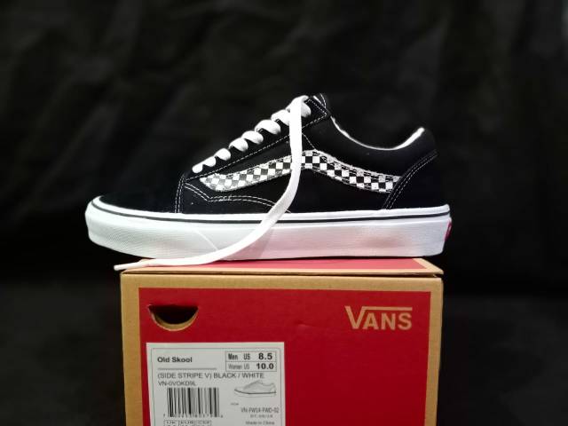 Giày Vans Old Skool Phối Sọc Trắng Đen Trẻ Trung Năng Động