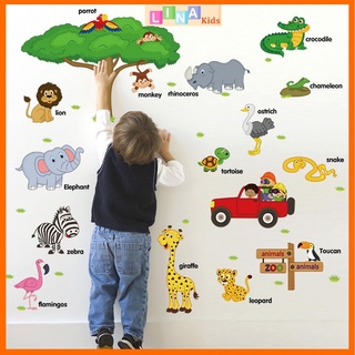 Decal dán tường bé đi thăm vườn thú