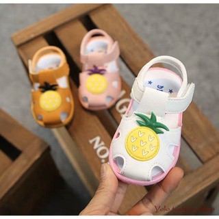 SN2_Giày sandal tập đi cho bé đế mềm êm chân có kèn hình trái thơm dễ thương - Hàng QC cao cấp