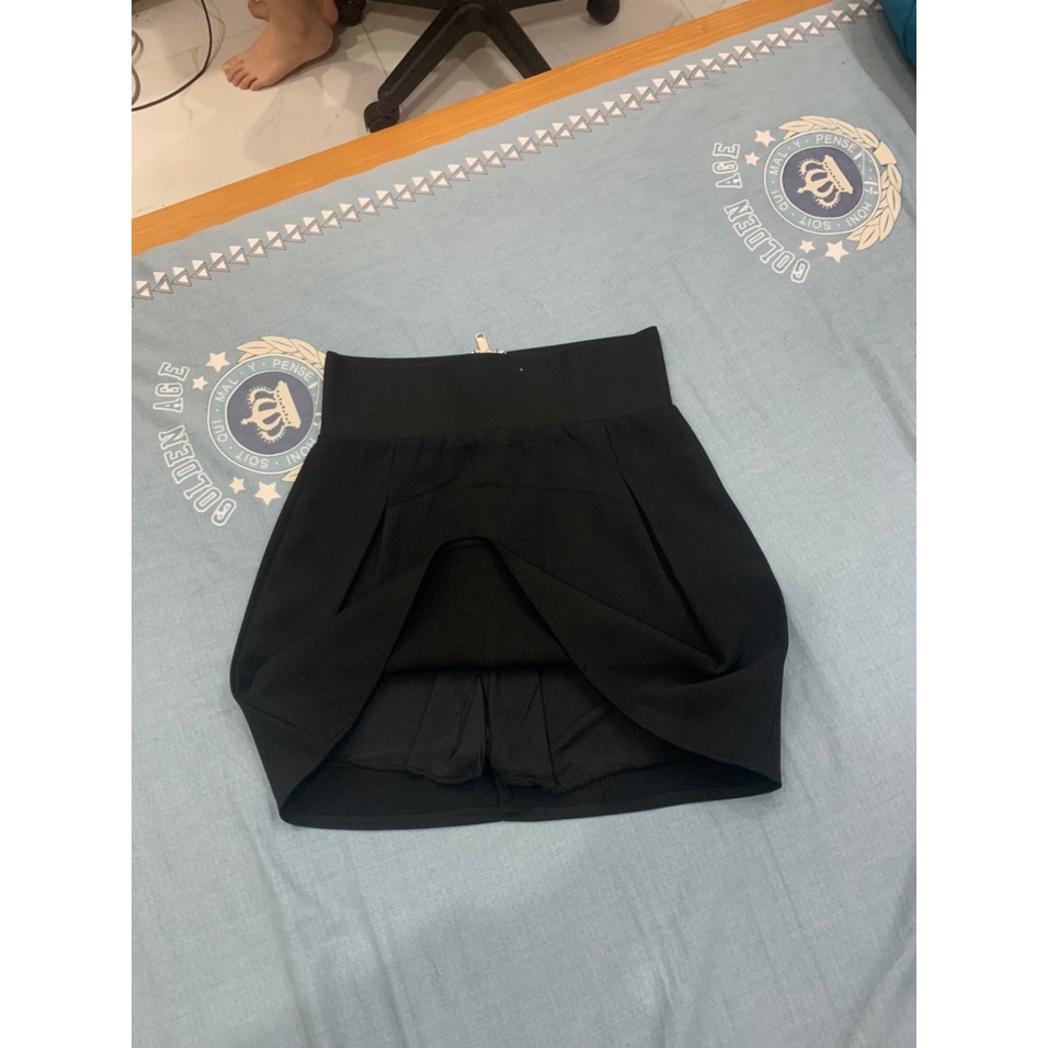 Chân váy chữ A hơi xòe lưng cao có lót trong tôn dáng