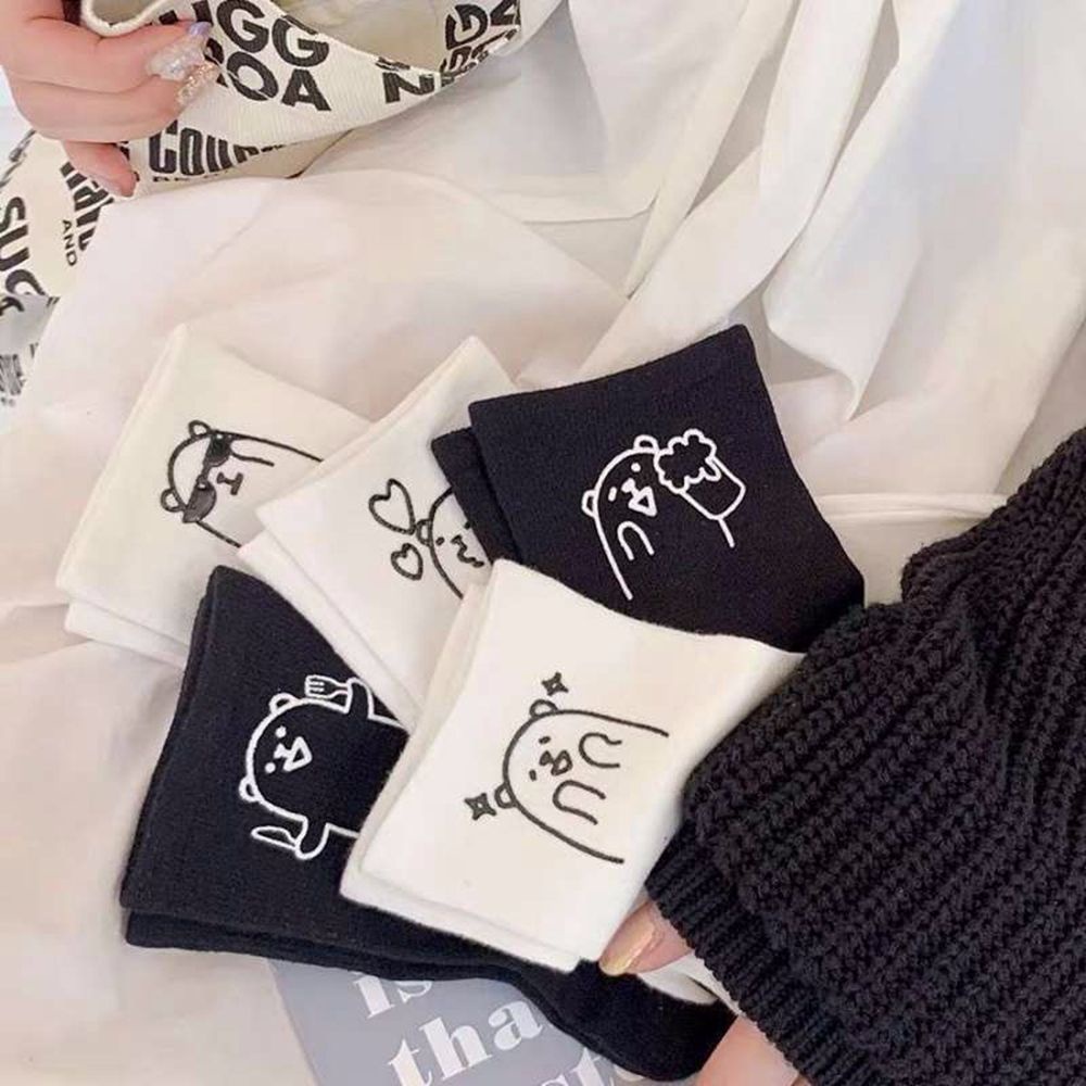 Vớ cotton cổ vừa thoáng khí in hình gấu màu trắng đen phong cách cho nữ