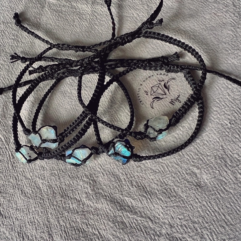 Vòng tay đá thô Moonstone  handmade đan dây macrame