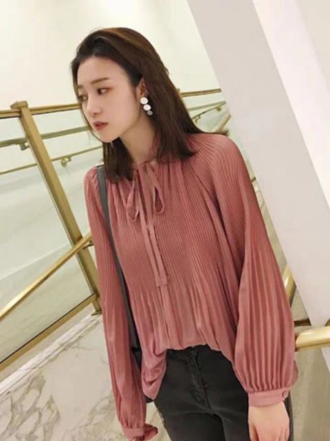 Áo sơ mi voan xếp ly