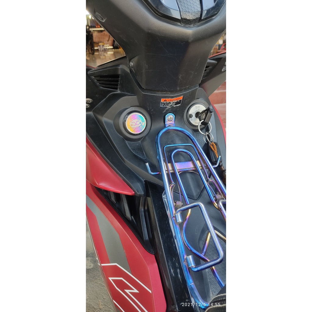 Tem Titan mèo thần tài gắn trang trí oto xe máy