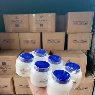 Kem vitamin E Thái Lan nắp xanh