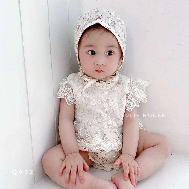 Body chip hoa nhí ren ngực kèm mũ - QA32