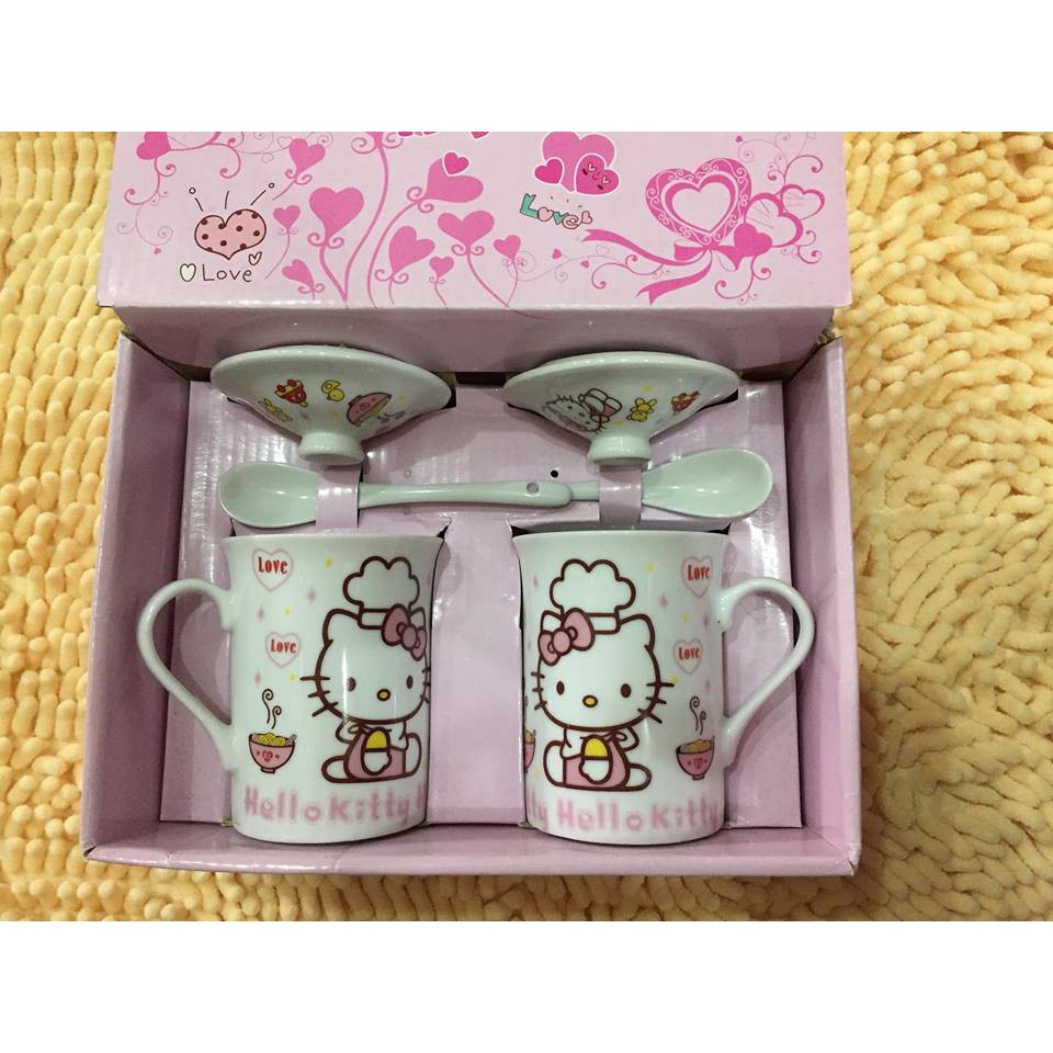 Cốc sứ có nắp kèm thìa Hello Kitty