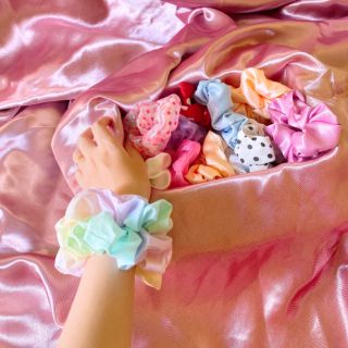 Cột tóc scrunchies cute