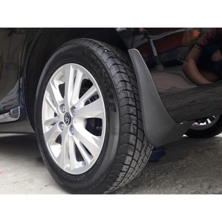 Chắn bùn nhựa dẻo xe vios đời 2014 đến 2020 có kèm ốc vít