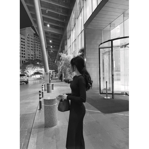 Váy len H.I.U ROOM body dáng dài dự tiệc thu đông, Anes dress cut out lưng sexy H.I.U design 2021. | BigBuy360 - bigbuy360.vn