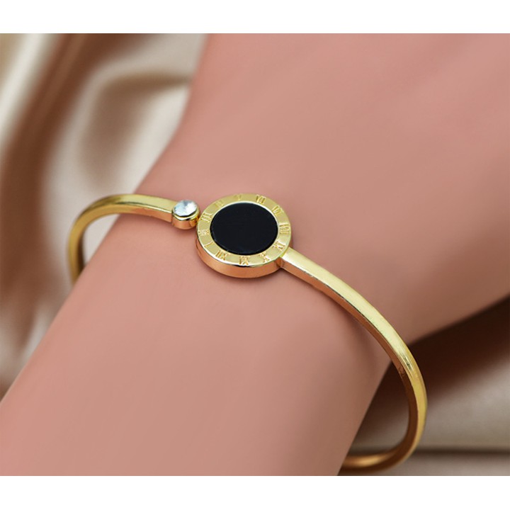 Vòng tay nữ titan cao cấp có mặt la mã siêu đẹp, bền màu, hợp thời trang