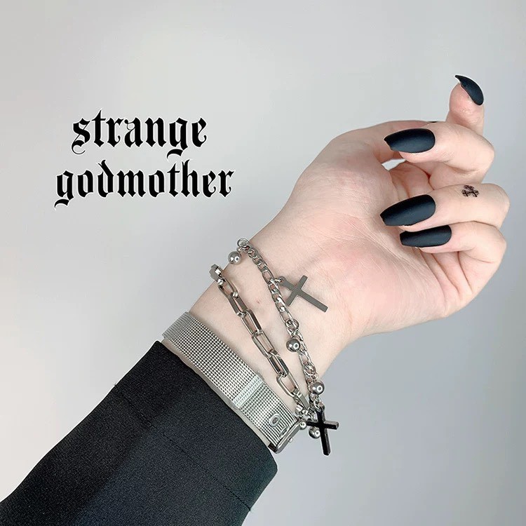 Vòng tay titan nữ Strange Godmother phong cách streetwear V04