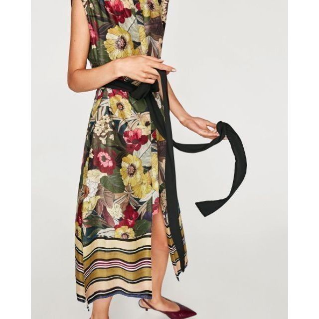 Đầm midi hoa lá Zara auth - used