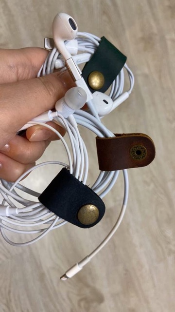 [DA THẬT]Combo 2 Kẹp Cố Định Dây Tai Nghe Dây Sạc Da Bò Thật | BigBuy360 - bigbuy360.vn