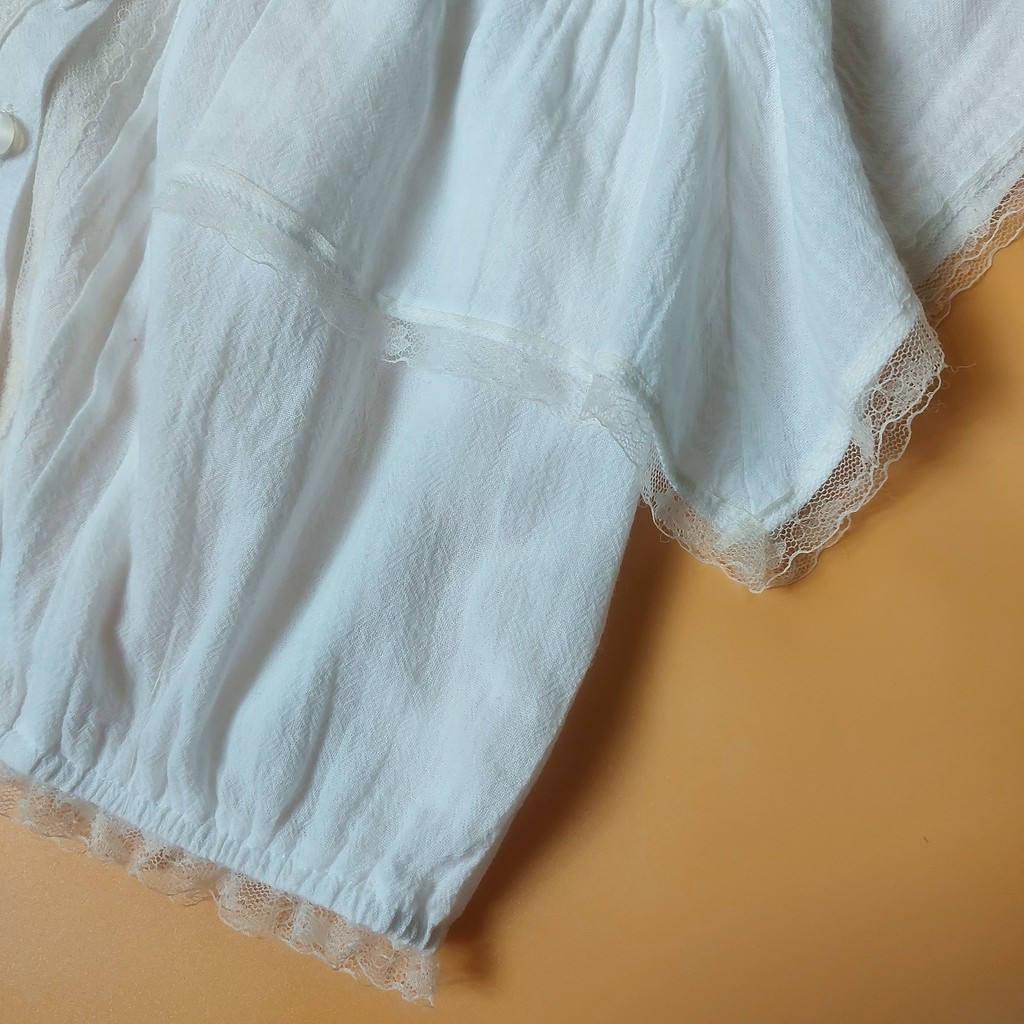 Áo croptop tiểu thư cổ phối bèo và ren