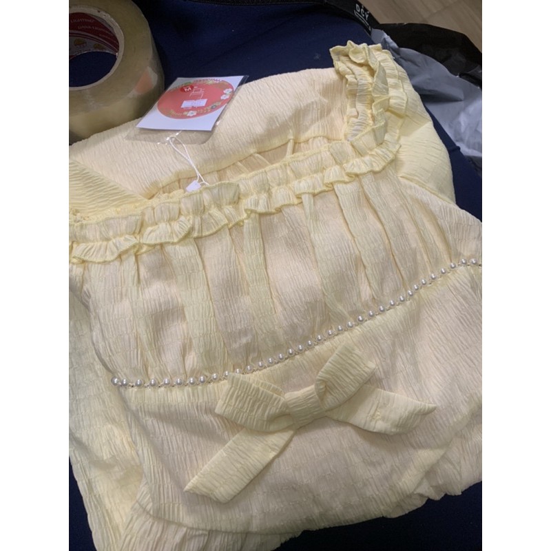 Váy vàng tiểu thư