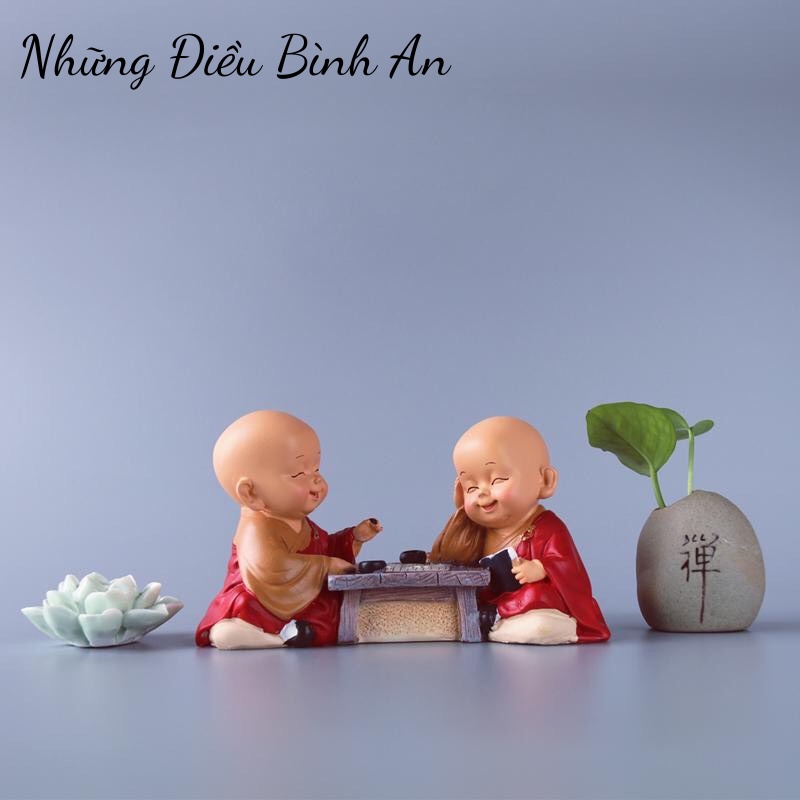 Tượng hai chú tiểu đánh cờ khoác cà sa/ Tượng phong thủy 💕FREESHIP 50k💕 Những Điều Bình An