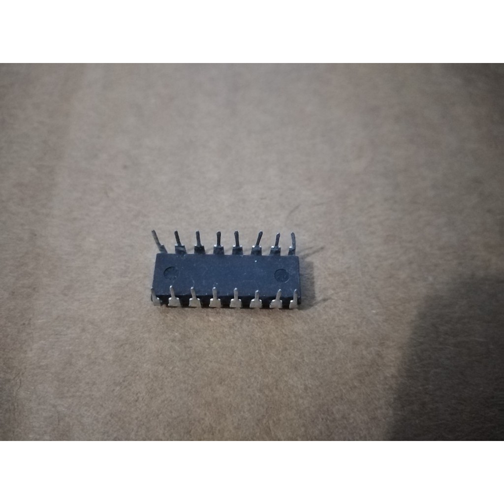SG3525 ic 16 chân cắm - DIP16 hãng ST