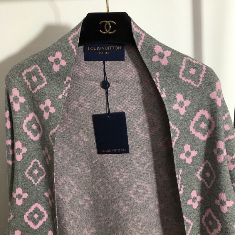 Áo choàng cashmere nhân tạo giữ ấm thời trang Âu Mỹ thương hiệu cao cấp Louis Vuitton | BigBuy360 - bigbuy360.vn