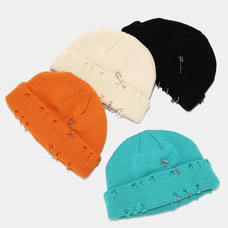 Mũ beanie dệt kim thiết kế lỗ lõm hình tròn trang trí vòng và ghim băng thời trang mùa đông