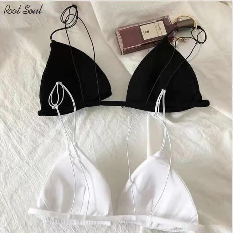 Bra dây mảnh khoe lưng