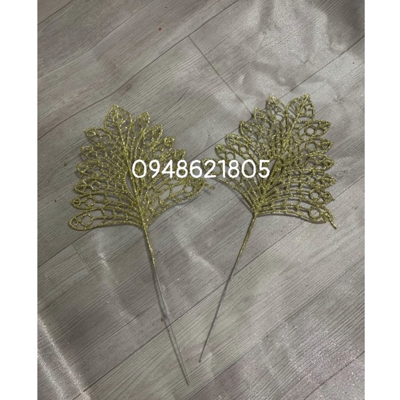 Cành lá trang trí oản tết