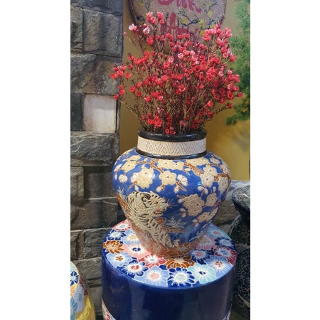 Bình hoa gốm sứ Nam Bộ khắc hổ