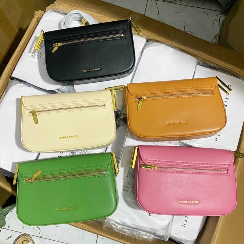 Túi Charles &Keith Bag đang làm mưa làm gió đây. Hàng Bao Xịn