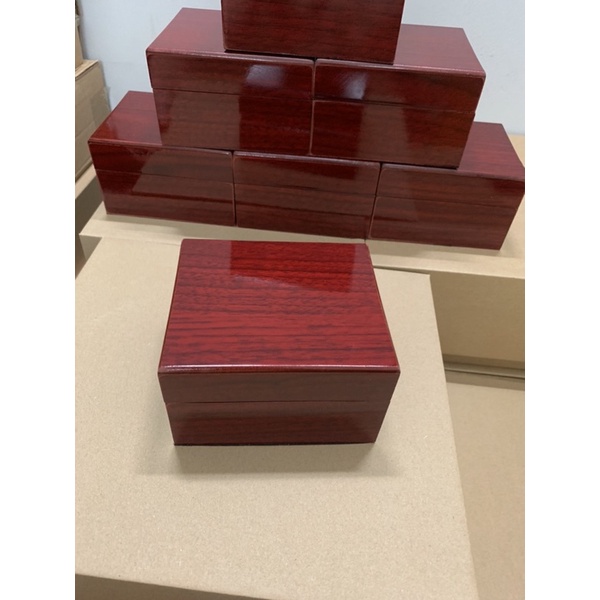 Hộp đựng đồng hồ bằng gỗ sơn mài cao cấp