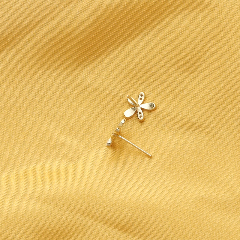 Khuyên Tai Hình Hoa Cúc Nhỏ Xinh Thời Trang Cho Bạn Gái