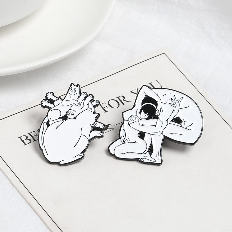 Huy hiệu cài áo QIHE JEWELRY thiết kế hoạt hình tùy chọn đáng yêu dành cho cặp đôi