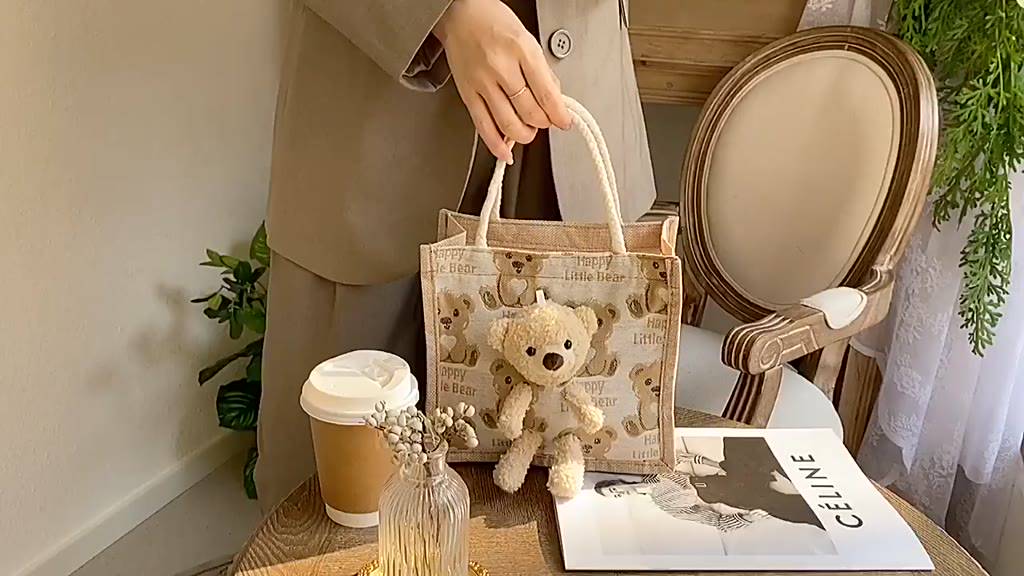 Túi cói túi tole mini kèm gấu có khóa kéo phong cách Vintage túi xách nữ cói họa tiết bò sữa siêu đáng yêu | BigBuy360 - bigbuy360.vn