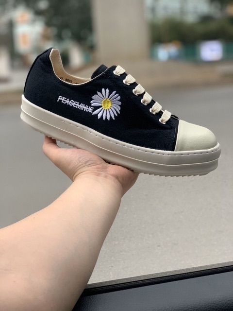 (XẢ KHO) Giầy nữ sneaker r-o hoa cúc trắng đế thơm