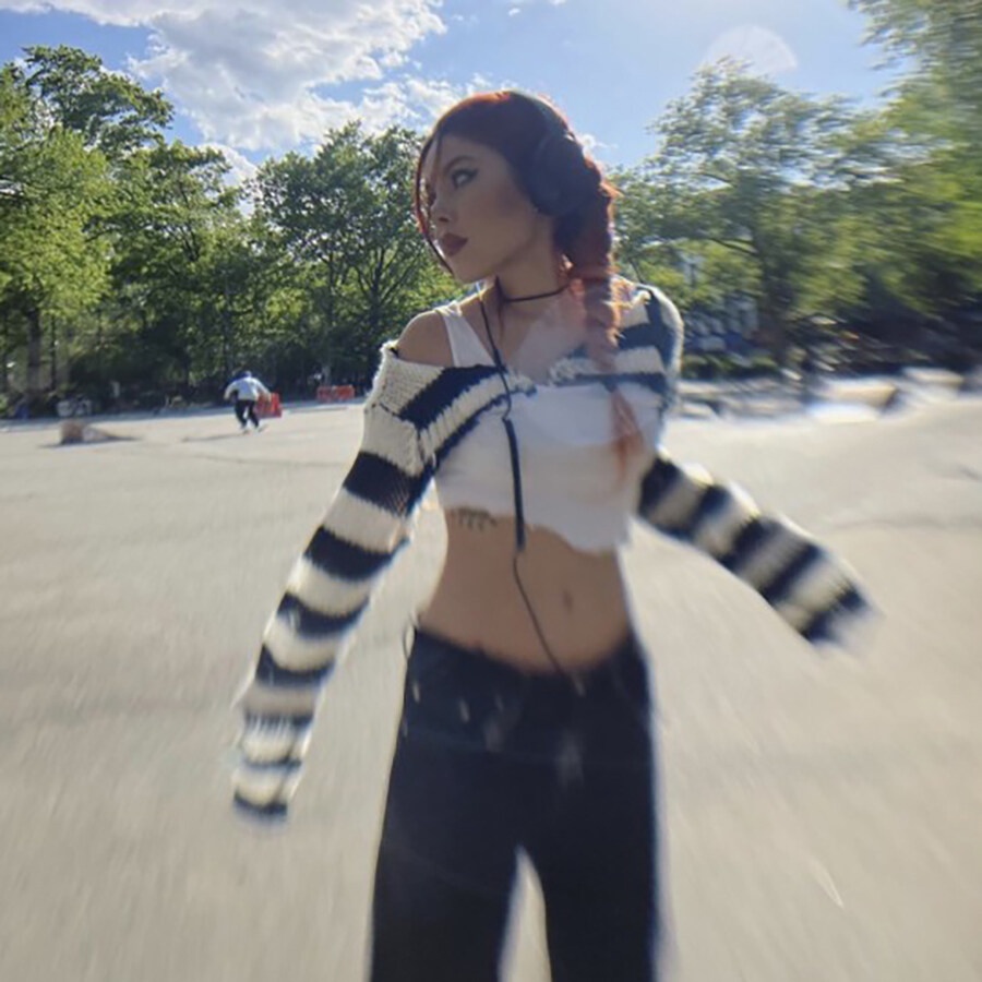 Áo kiểu crop top KLIOU trễ vai ôm dáng tay dài in họa tiết kẻ sọc thời trang mới 2023 xinh xắn dành cho nữ