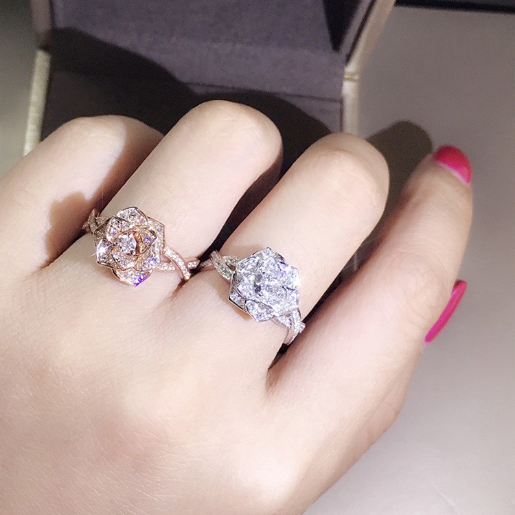 Nhẫn mạ vàng hồng 18K đính kim cương nhân tạo sang trọng