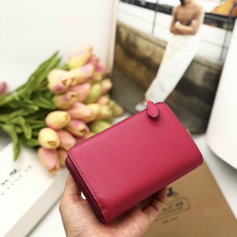 Ví Coach khoá cài dày bền nhiều ngăn, màu hồng sen siêu đẹp