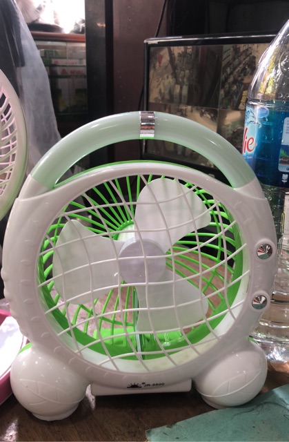 Quạt tích điện minifan