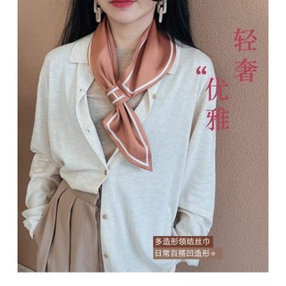 Khăn lụa buộc nơ cổ chữ H