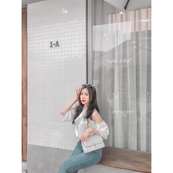 ÁO HỞ VAI <freeship> ÁO NỮ HỞ VAI CROPTOP CỔ CHÉO SIÊU XINH, ÁO LỤA KHÔNG NHĂN ĐEN/TRẮNG💗ÁO CỔ YẾM💗 CROPTOP XINH | BigBuy360 - bigbuy360.vn