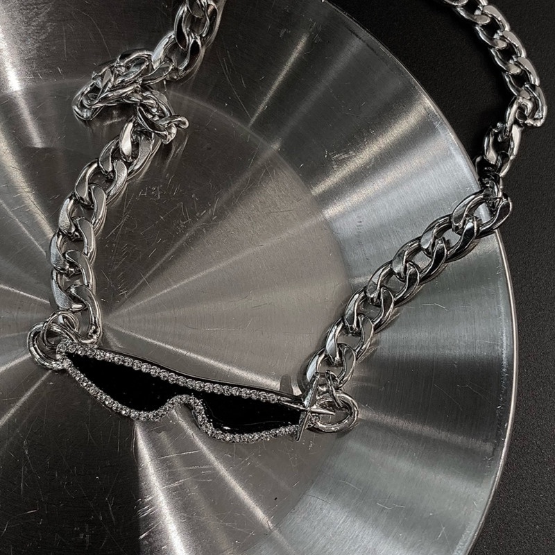 Dây chuyền mặt hình kính mát đính đá giả