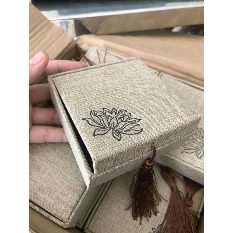 Hộp Gấm Đựng Vòng Tay KT 10x10cm Hình Hoa Sen
