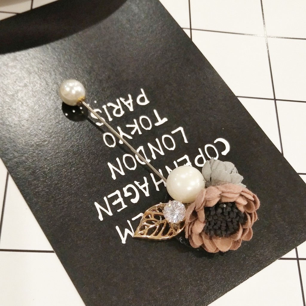 Cài áo hoa đính ngọc trai